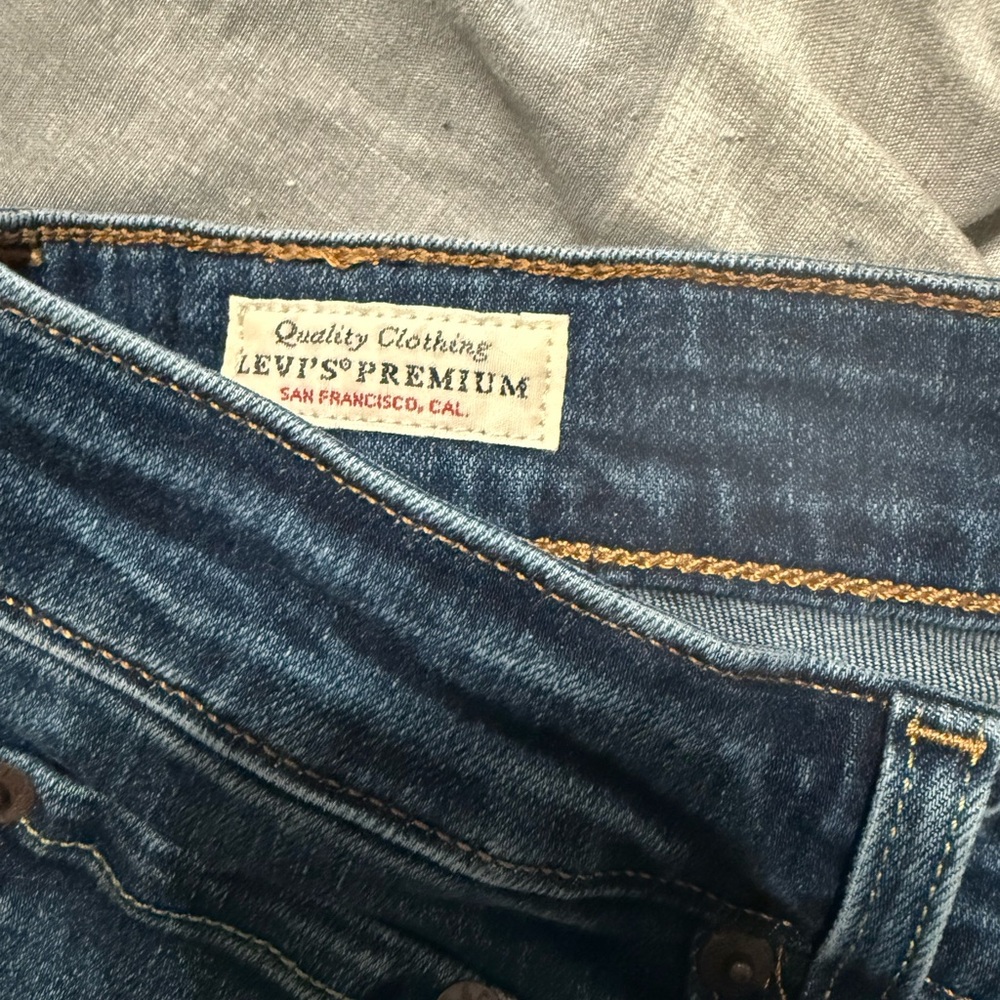 Levi's Blue Denim Jeans with Classic Twill Weave